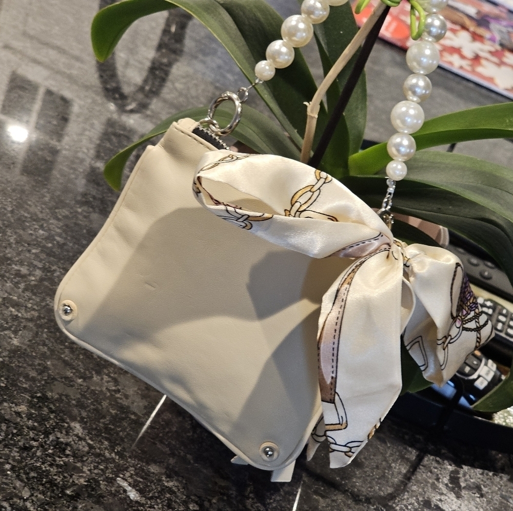 Chloé Cream "O" Ring Clutch w/Wristlet & Twilly Added - Picture 3 of 10